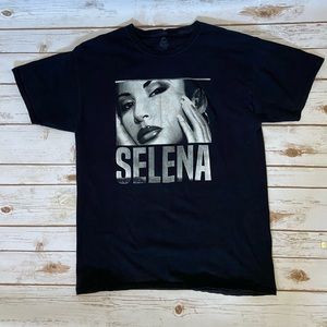 Selena graphic tee